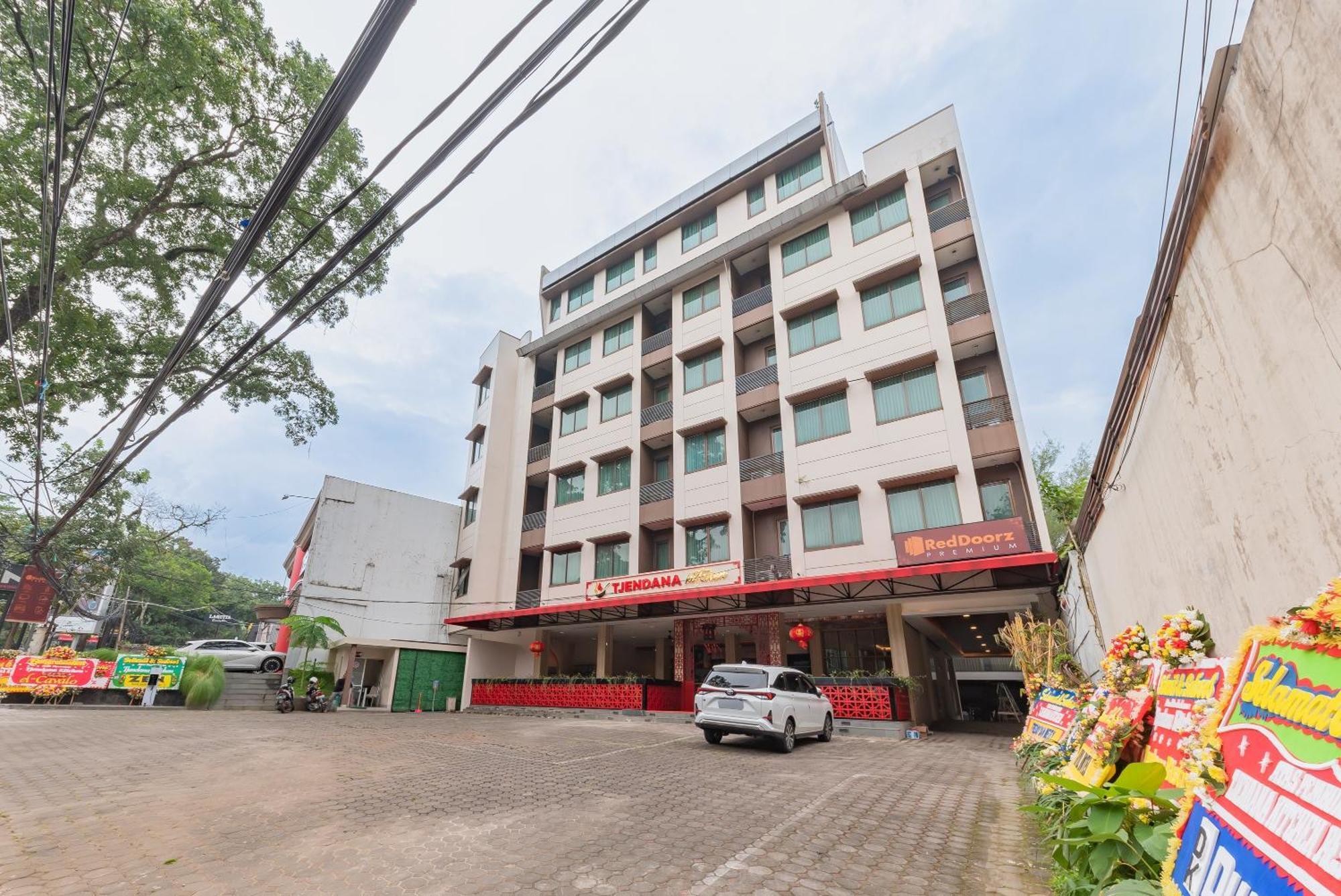 Reddoorz Premium Near Paris Van Java Mall Bandung Buitenkant foto